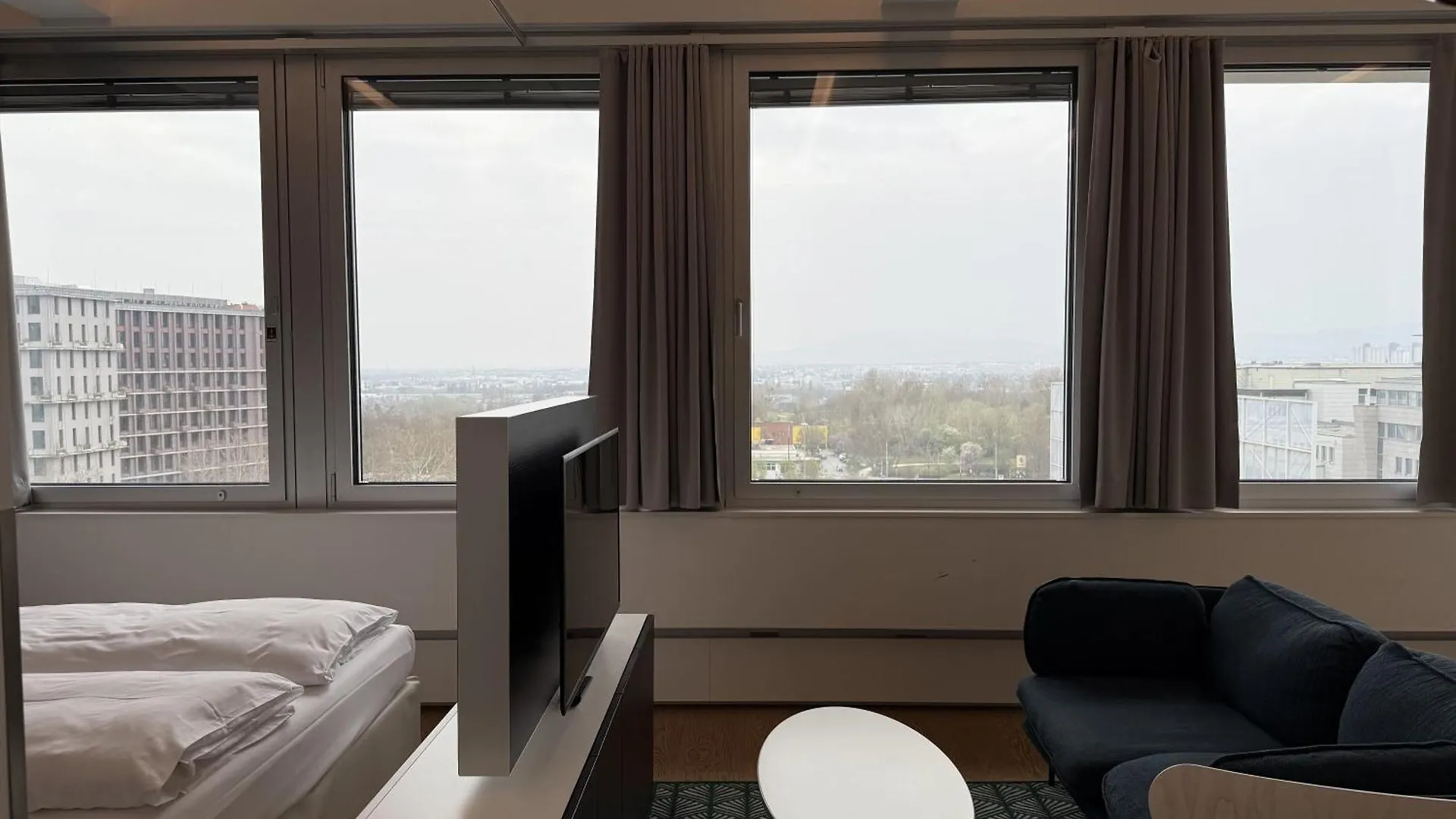 Penthouse-Flair With Skyline-View Apartment Vienna