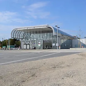 Kingsize Station Apartment